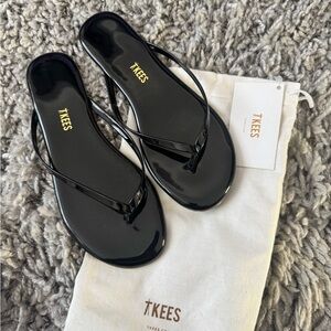 TKEES BRAND NEW FLIP FLOPS SZ 8